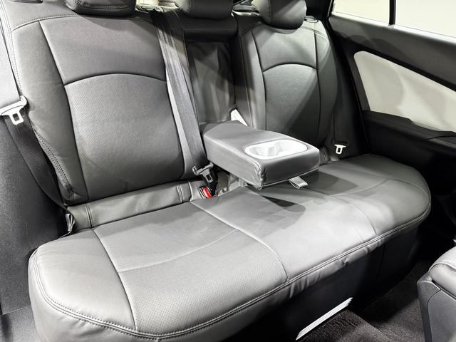 プリウス Sセーフティプラス LED付新品モデリスタ仕様フルエアロ イカリング&キャンディブラックCライト&テール ブラックCエンブレム 新品アルミ&新品タイヤ プッシュEGスタート スマートKEY ブラックレザーカスタム(18枚目)