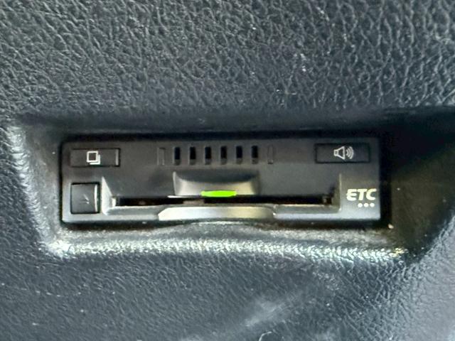 シエンタ ハイブリッドG クエロ 禁煙車 後席モニター 両側電動スライドドア 純正SDナビ バックモニター LEDヘッドライト ETC ドライブレコーダー フルセグ Bluetooth 衝突軽減システム オートハイビーム スマートキー(12枚目)