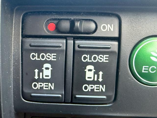 オデッセイハイブリッド ハイブリッドアブソルート・ホンダセンシンアドバンスＰ　禁煙車　後席モニター　純正インターナビ　マルチビューモニター　両側電動スライドドア　ＬＥＤヘッドライト　Ｂｌｕｅｔｏｏｔｈ　フルセグ　ＥＴＣ　前後ドラレコ　スマートパーキングアシスト　パワーシート（4枚目）