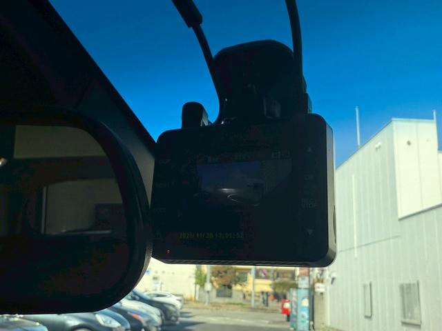 オデッセイハイブリッド ハイブリッドアブソルート・ホンダセンシンアドバンスＰ　禁煙車　後席モニター　純正インターナビ　マルチビューモニター　両側電動スライドドア　ＬＥＤヘッドライト　Ｂｌｕｅｔｏｏｔｈ　フルセグ　ＥＴＣ　前後ドラレコ　スマートパーキングアシスト　パワーシート（11枚目）