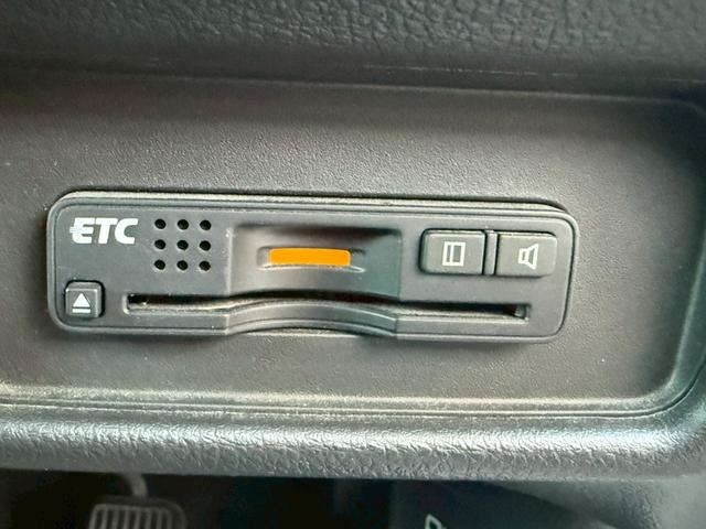 オデッセイハイブリッド ハイブリッドアブソルート・ホンダセンシンアドバンスＰ　禁煙車　後席モニター　純正インターナビ　マルチビューモニター　両側電動スライドドア　ＬＥＤヘッドライト　Ｂｌｕｅｔｏｏｔｈ　フルセグ　ＥＴＣ　前後ドラレコ　スマートパーキングアシスト　パワーシート（12枚目）