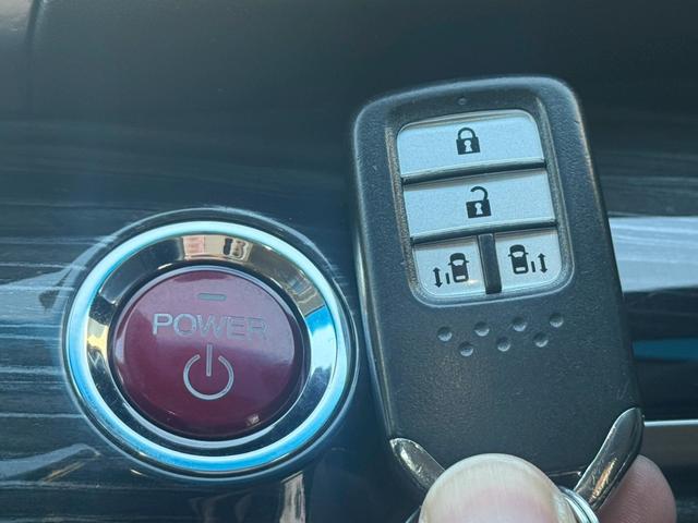 オデッセイハイブリッド ハイブリッドアブソルート・ホンダセンシンアドバンスＰ　禁煙車　後席モニター　純正インターナビ　マルチビューモニター　両側電動スライドドア　ＬＥＤヘッドライト　Ｂｌｕｅｔｏｏｔｈ　フルセグ　ＥＴＣ　前後ドラレコ　スマートパーキングアシスト　パワーシート（13枚目）