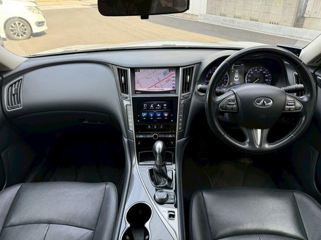 スカイライン ２００ＧＴ－ｔタイプＰ　禁煙車　黒革シート　メーカーナビ　アラウンドビューモニター　ＬＥＤヘッドライト　ドライブレコーダー　ＥＴＣ　フルセグＴＶ　Ｂｌｕｅｔｏｏｔｈ　スマートキー　前席シートヒーター　パワーシート（2枚目）