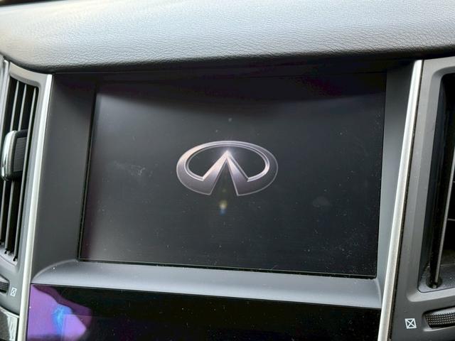 スカイライン ２００ＧＴ－ｔタイプＰ　禁煙車　黒革シート　メーカーナビ　アラウンドビューモニター　ＬＥＤヘッドライト　ドライブレコーダー　ＥＴＣ　フルセグＴＶ　Ｂｌｕｅｔｏｏｔｈ　スマートキー　前席シートヒーター　パワーシート（3枚目）