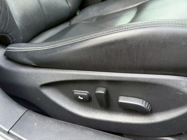 スカイライン ２００ＧＴ－ｔタイプＰ　禁煙車　黒革シート　メーカーナビ　アラウンドビューモニター　ＬＥＤヘッドライト　ドライブレコーダー　ＥＴＣ　フルセグＴＶ　Ｂｌｕｅｔｏｏｔｈ　スマートキー　前席シートヒーター　パワーシート（10枚目）