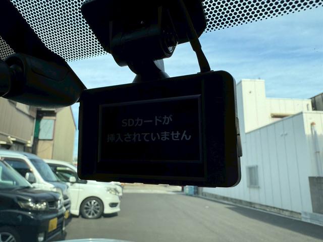 スカイライン ２００ＧＴ－ｔタイプＰ　禁煙車　黒革シート　メーカーナビ　アラウンドビューモニター　ＬＥＤヘッドライト　ドライブレコーダー　ＥＴＣ　フルセグＴＶ　Ｂｌｕｅｔｏｏｔｈ　スマートキー　前席シートヒーター　パワーシート（11枚目）