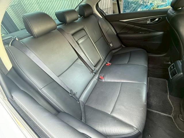 スカイライン ２００ＧＴ－ｔタイプＰ　禁煙車　黒革シート　メーカーナビ　アラウンドビューモニター　ＬＥＤヘッドライト　ドライブレコーダー　ＥＴＣ　フルセグＴＶ　Ｂｌｕｅｔｏｏｔｈ　スマートキー　前席シートヒーター　パワーシート（15枚目）