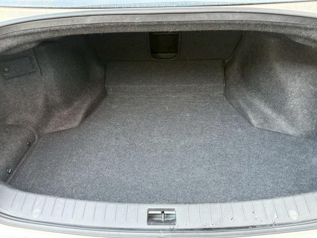 スカイライン ２００ＧＴ－ｔタイプＰ　禁煙車　黒革シート　メーカーナビ　アラウンドビューモニター　ＬＥＤヘッドライト　ドライブレコーダー　ＥＴＣ　フルセグＴＶ　Ｂｌｕｅｔｏｏｔｈ　スマートキー　前席シートヒーター　パワーシート（16枚目）