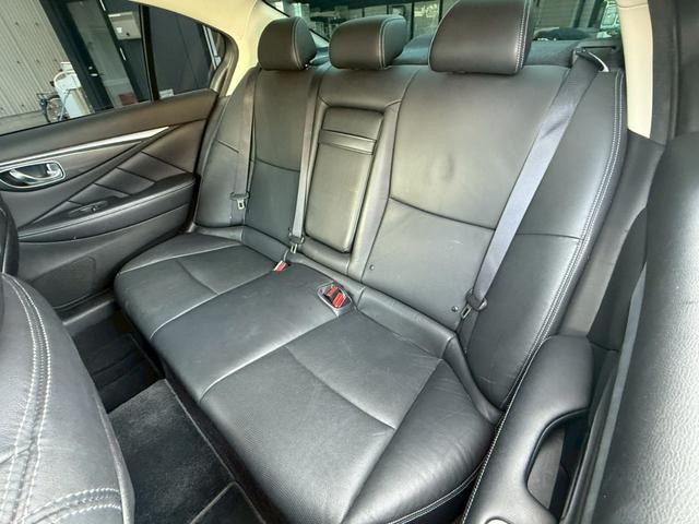 スカイライン ２００ＧＴ－ｔタイプＰ　禁煙車　黒革シート　メーカーナビ　アラウンドビューモニター　ＬＥＤヘッドライト　ドライブレコーダー　ＥＴＣ　フルセグＴＶ　Ｂｌｕｅｔｏｏｔｈ　スマートキー　前席シートヒーター　パワーシート（17枚目）