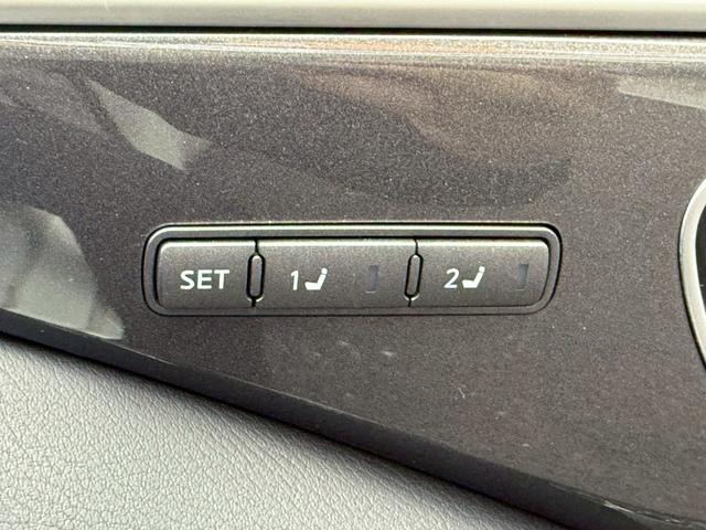 スカイライン ２００ＧＴ－ｔタイプＰ　禁煙車　黒革シート　メーカーナビ　アラウンドビューモニター　ＬＥＤヘッドライト　ドライブレコーダー　ＥＴＣ　フルセグＴＶ　Ｂｌｕｅｔｏｏｔｈ　スマートキー　前席シートヒーター　パワーシート（44枚目）