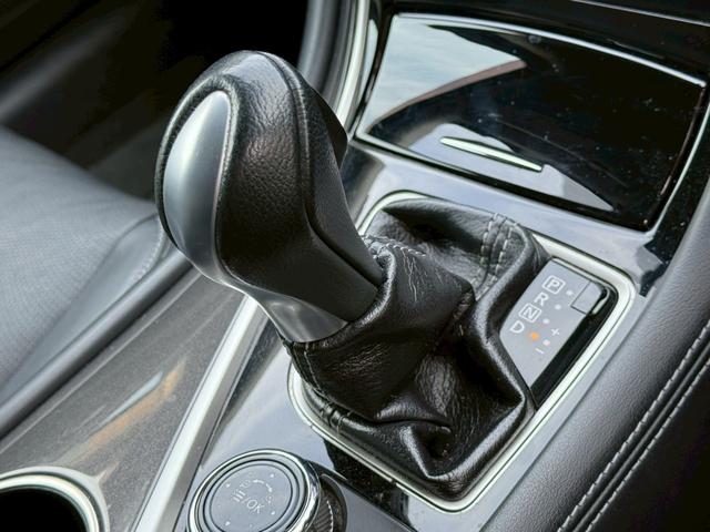 スカイライン ２００ＧＴ－ｔタイプＰ　禁煙車　黒革シート　メーカーナビ　アラウンドビューモニター　ＬＥＤヘッドライト　ドライブレコーダー　ＥＴＣ　フルセグＴＶ　Ｂｌｕｅｔｏｏｔｈ　スマートキー　前席シートヒーター　パワーシート（45枚目）