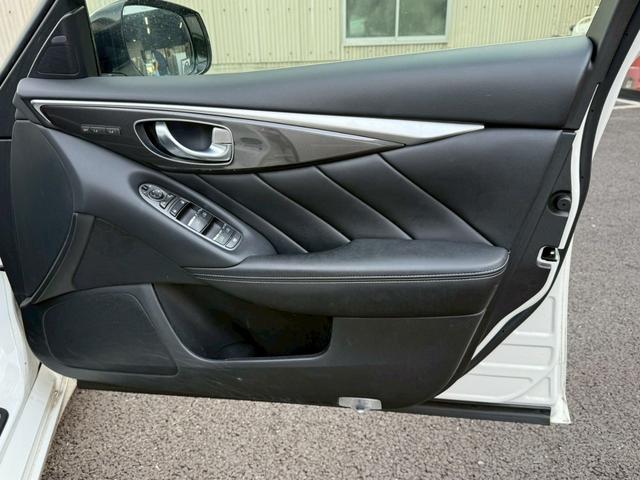 スカイライン ２００ＧＴ－ｔタイプＰ　禁煙車　黒革シート　メーカーナビ　アラウンドビューモニター　ＬＥＤヘッドライト　ドライブレコーダー　ＥＴＣ　フルセグＴＶ　Ｂｌｕｅｔｏｏｔｈ　スマートキー　前席シートヒーター　パワーシート（59枚目）