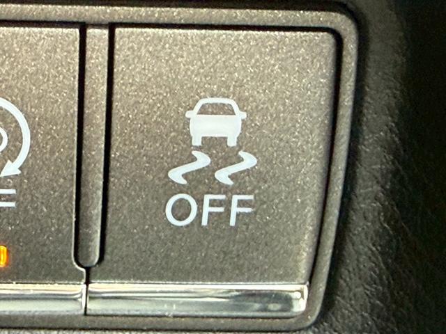 スカイライン ２００ＧＴ－ｔタイプＰ　禁煙車　黒革シート　メーカーナビ　アラウンドビューモニター　ＬＥＤヘッドライト　ドライブレコーダー　ＥＴＣ　フルセグＴＶ　Ｂｌｕｅｔｏｏｔｈ　スマートキー　前席シートヒーター　パワーシート（63枚目）