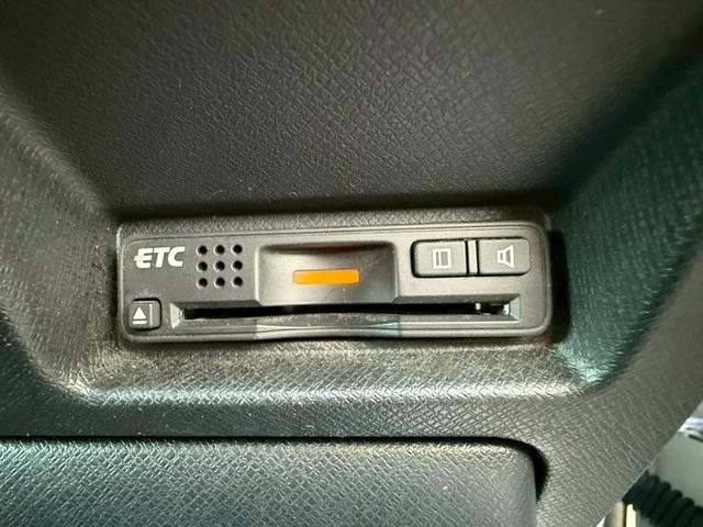 ステップワゴンスパーダ Ｚ　インターナビセレクション　禁煙車　後席モニター　両側電動スライドドア　純正ＨＤＤナビ　ＨＩＤヘッドライト　純正１７インチアルミホイール　ビルトインＥＴＣ　クルーズコントロール　スマートキー　ステアリングスイッチ（11枚目）