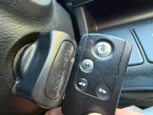 ステップワゴンスパーダ Ｚ　インターナビセレクション　禁煙車　後席モニター　両側電動スライドドア　純正ＨＤＤナビ　ＨＩＤヘッドライト　純正１７インチアルミホイール　ビルトインＥＴＣ　クルーズコントロール　スマートキー　ステアリングスイッチ（12枚目）