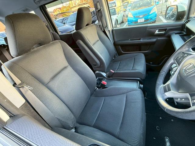 ステップワゴンスパーダ Ｚ　インターナビセレクション　禁煙車　後席モニター　両側電動スライドドア　純正ＨＤＤナビ　ＨＩＤヘッドライト　純正１７インチアルミホイール　ビルトインＥＴＣ　クルーズコントロール　スマートキー　ステアリングスイッチ（13枚目）