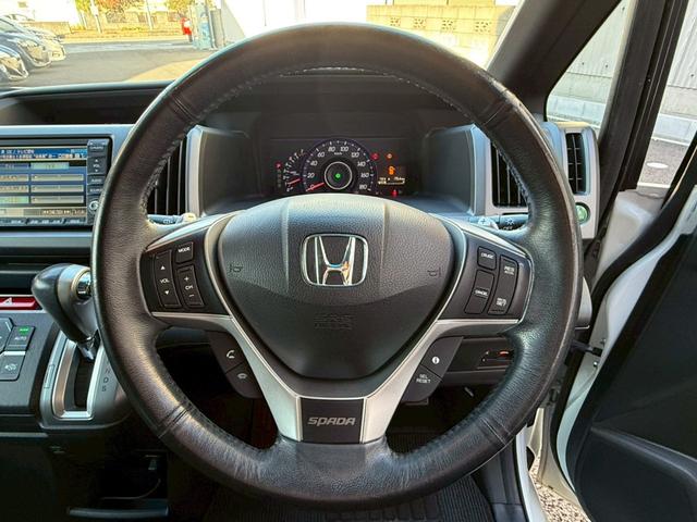 ステップワゴンスパーダ Ｚ　インターナビセレクション　禁煙車　後席モニター　両側電動スライドドア　純正ＨＤＤナビ　ＨＩＤヘッドライト　純正１７インチアルミホイール　ビルトインＥＴＣ　クルーズコントロール　スマートキー　ステアリングスイッチ（32枚目）