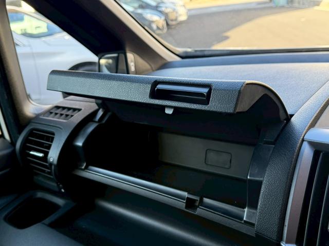 ステップワゴンスパーダ Ｚ　インターナビセレクション　禁煙車　後席モニター　両側電動スライドドア　純正ＨＤＤナビ　ＨＩＤヘッドライト　純正１７インチアルミホイール　ビルトインＥＴＣ　クルーズコントロール　スマートキー　ステアリングスイッチ（50枚目）