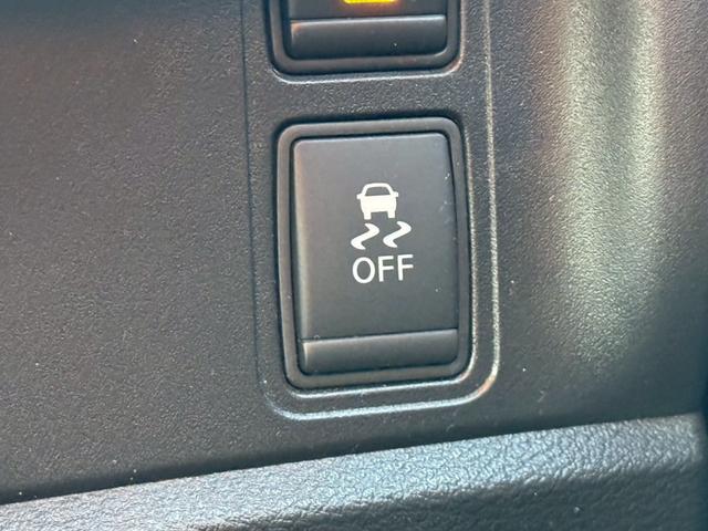 セレナ ハイウェイスター　禁煙車　後席モニター　電動スライドドア　純正９型ナビ　アラウンドビューモニター　ＥＴＣ　Ｂｌｕｅｔｏｏｔｈ　フルセグ　衝突軽減システム　リアオートエアコン　クルーズコントロール　スマートキー（40枚目）