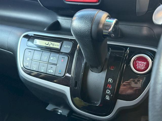 N-BOXカスタム G・ターボパッケージ 禁煙車 両側電動スライドドア フルセグ Bluetooth ETC HIDヘッドライト パドルシフト フォグ スマートキー プッシュスタート オートエアコン オートライト チップアップシート(33枚目)