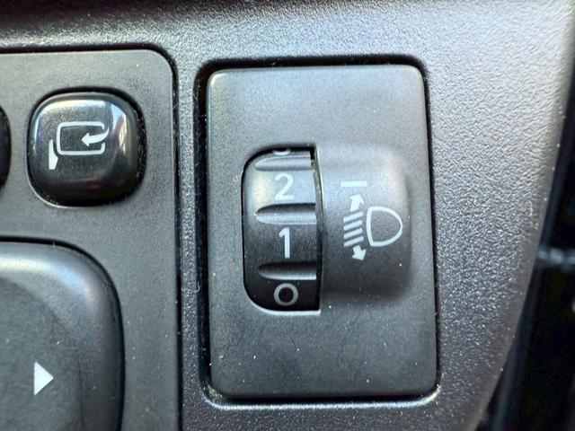 アクア Ｓ　中期モデル　禁煙車　スマートキー　ＬＥＤヘッドライト　ＳＤナビ　バックモニター　ＥＴＣ　Ｂｌｕｅｔｏｏｔｈ　フルセグ　ミュージックサーバー　プッシュスタート　ステアリングスイッチ　オートエアコン（41枚目）