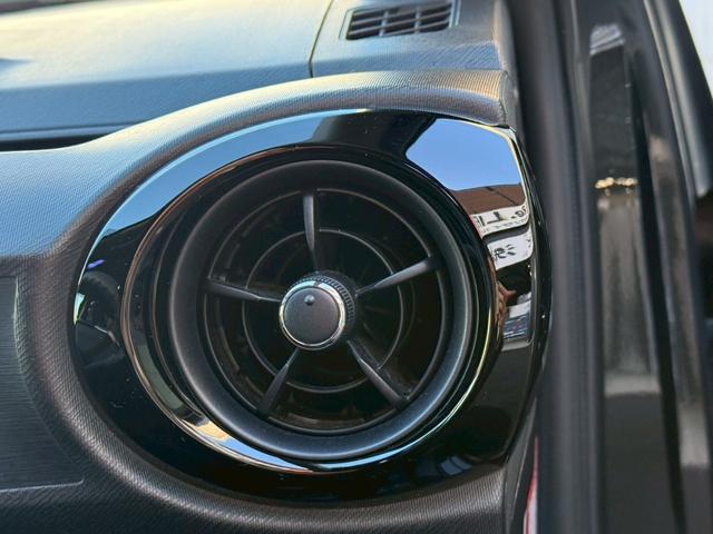 アクア Ｓ　中期モデル　禁煙車　スマートキー　ＬＥＤヘッドライト　ＳＤナビ　バックモニター　ＥＴＣ　Ｂｌｕｅｔｏｏｔｈ　フルセグ　ミュージックサーバー　プッシュスタート　ステアリングスイッチ　オートエアコン（52枚目）