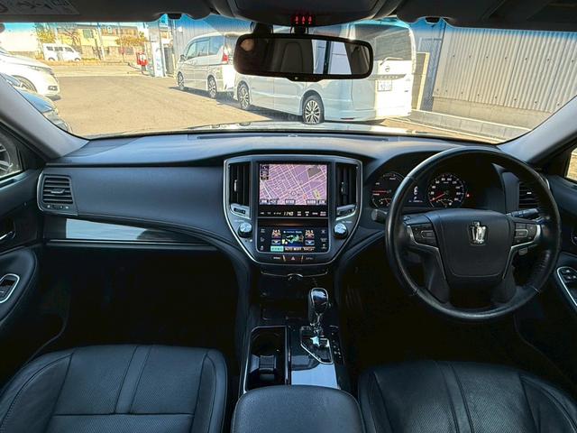 クラウンハイブリッド アスリートＳ　禁煙車　黒革シート　レーダークルーズ　シートベンチレーション　クリアランスソナー　パワーシート　純正ＨＤＤナビ　Ｂｌｕｅｔｏｏｔｈ　バックモニター　ＥＴＣ　ＨＩＤヘッドライト　左右独立オートエアコン（2枚目）