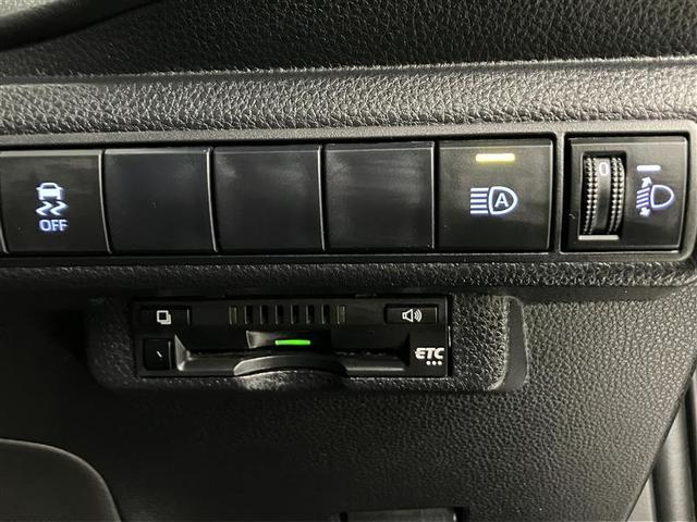 カローラスポーツ Ｇ　Ｚ　盗難防止装置　ＤＶＤ再生可　バックモニタ　キーレス　クルーズＣ　地デジ　ＬＥＤヘッド　インテリキー　メモリナビ　ＡＢＳ　ＡＣ　ＥＴＣ車載器　アルミホイール　エアバッグ　横滑り防止機能　サイドエアバッグ（8枚目）