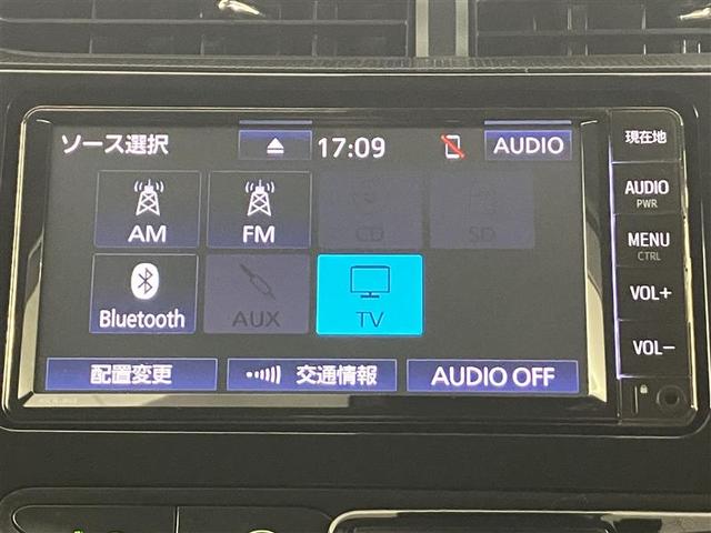 アクア クロスオーバー　メディアプレイヤー接続　イモビライザー　ナビＴＶ　エアコン　１オ－ナ－　ＥＳＣ　アルミホイール　キーフリー　ワンセグ　ＥＴＣ　パワーステアリング　パワーウィンドウ　メモリーナビ　ＡＢＳ　スマ－トキ－（10枚目）