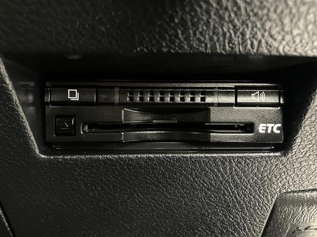 カローラフィールダー １．５Ｇ　リヤカメラ　ＥＳＣ　地デジ　Ｗエアバック　スマートキー＆プッシュスタート　サイドエアバッグ　ワイヤレスキー　ＡＢＳ　フルオートエアコン　パワーステアリング　パワーウインドウ　メモリーナビゲーション（8枚目）