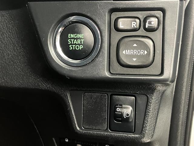 カローラフィールダー １．５Ｇ　リヤカメラ　ＥＳＣ　地デジ　Ｗエアバック　スマートキー＆プッシュスタート　サイドエアバッグ　ワイヤレスキー　ＡＢＳ　フルオートエアコン　パワーステアリング　パワーウインドウ　メモリーナビゲーション（11枚目）