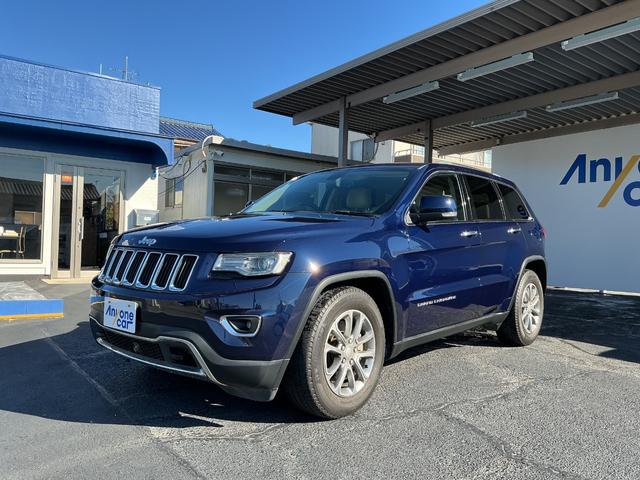 ジープ・グランドチェロキー リミテッド　８ＡＴ　４ＷＤ　マイナーチェンジ＆エアサスモデル・オプションカラー・ＥＴＣ・フロントベンチレーション・ステアリングヒーター・ＤＴＶチューナー・パワーテールゲート・バックカメラ・クルーズコントロール（6枚目）