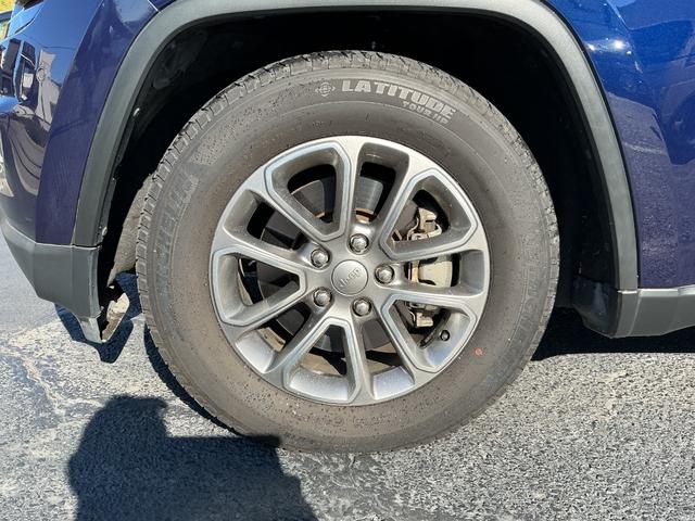 ジープ・グランドチェロキー リミテッド　８ＡＴ　４ＷＤ　マイナーチェンジ＆エアサスモデル・オプションカラー・ＥＴＣ・フロントベンチレーション・ステアリングヒーター・ＤＴＶチューナー・パワーテールゲート・バックカメラ・クルーズコントロール（9枚目）