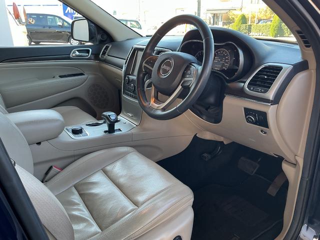 ジープ・グランドチェロキー リミテッド　８ＡＴ　４ＷＤ　マイナーチェンジ＆エアサスモデル・オプションカラー・ＥＴＣ・フロントベンチレーション・ステアリングヒーター・ＤＴＶチューナー・パワーテールゲート・バックカメラ・クルーズコントロール（10枚目）