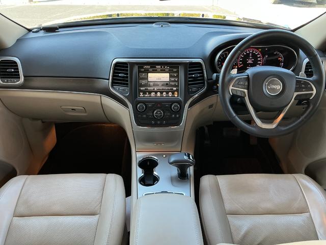 ジープ・グランドチェロキー リミテッド　８ＡＴ　４ＷＤ　マイナーチェンジ＆エアサスモデル・オプションカラー・ＥＴＣ・フロントベンチレーション・ステアリングヒーター・ＤＴＶチューナー・パワーテールゲート・バックカメラ・クルーズコントロール（11枚目）