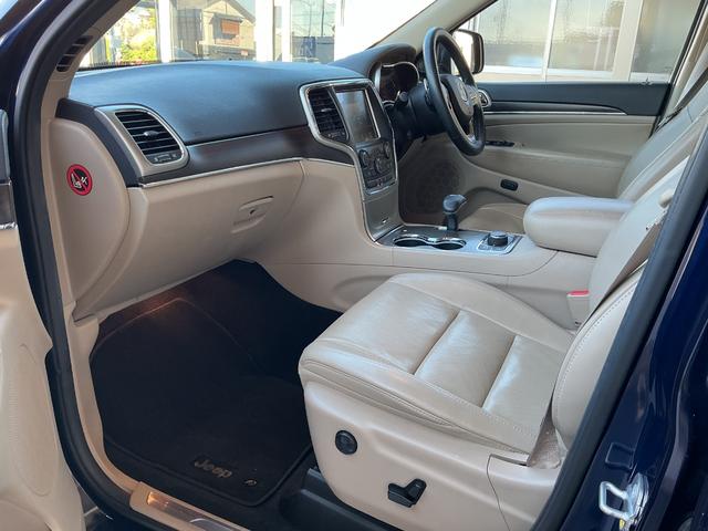 ジープ・グランドチェロキー リミテッド　８ＡＴ　４ＷＤ　マイナーチェンジ＆エアサスモデル・オプションカラー・ＥＴＣ・フロントベンチレーション・ステアリングヒーター・ＤＴＶチューナー・パワーテールゲート・バックカメラ・クルーズコントロール（12枚目）