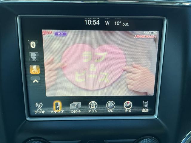 ジープ・グランドチェロキー リミテッド　８ＡＴ　４ＷＤ　マイナーチェンジ＆エアサスモデル・オプションカラー・ＥＴＣ・フロントベンチレーション・ステアリングヒーター・ＤＴＶチューナー・パワーテールゲート・バックカメラ・クルーズコントロール（14枚目）