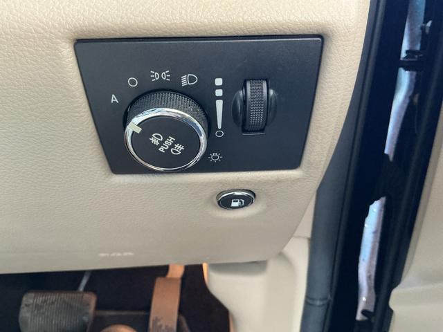 ジープ・グランドチェロキー リミテッド　８ＡＴ　４ＷＤ　マイナーチェンジ＆エアサスモデル・オプションカラー・ＥＴＣ・フロントベンチレーション・ステアリングヒーター・ＤＴＶチューナー・パワーテールゲート・バックカメラ・クルーズコントロール（24枚目）