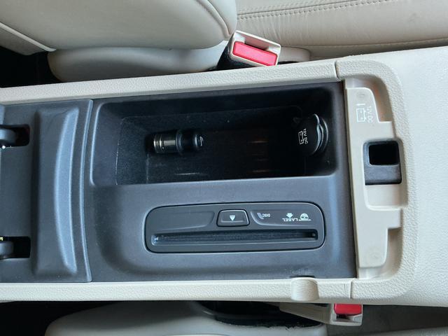 ジープ・グランドチェロキー リミテッド　８ＡＴ　４ＷＤ　マイナーチェンジ＆エアサスモデル・オプションカラー・ＥＴＣ・フロントベンチレーション・ステアリングヒーター・ＤＴＶチューナー・パワーテールゲート・バックカメラ・クルーズコントロール（28枚目）