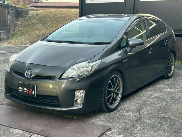 プリウス S LEDエディション 禁煙車・ユーザー買取・ナビ・バックカメラ・Bluetooth・ETC・白シート・ステアリングリモコン・プッシュスタート・社外アルミ18インチ・ダウンサス(3枚目)