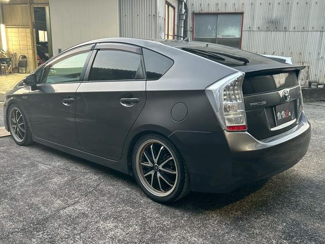 プリウス S LEDエディション 禁煙車・ユーザー買取・ナビ・バックカメラ・Bluetooth・ETC・白シート・ステアリングリモコン・プッシュスタート・社外アルミ18インチ・ダウンサス(5枚目)