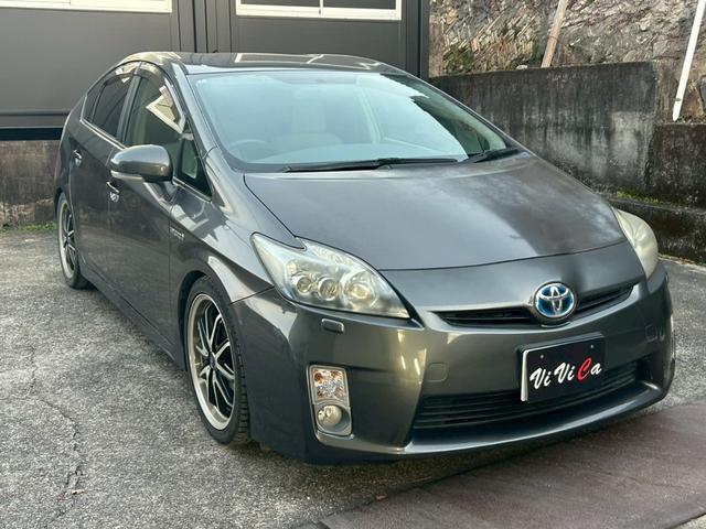 プリウス S LEDエディション 禁煙車・ユーザー買取・ナビ・バックカメラ・Bluetooth・ETC・白シート・ステアリングリモコン・プッシュスタート・社外アルミ18インチ・ダウンサス(9枚目)