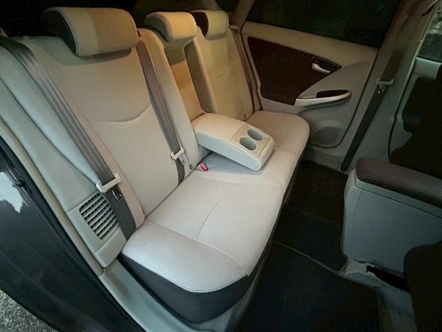 プリウス S LEDエディション 禁煙車・ユーザー買取・ナビ・バックカメラ・Bluetooth・ETC・白シート・ステアリングリモコン・プッシュスタート・社外アルミ18インチ・ダウンサス(24枚目)