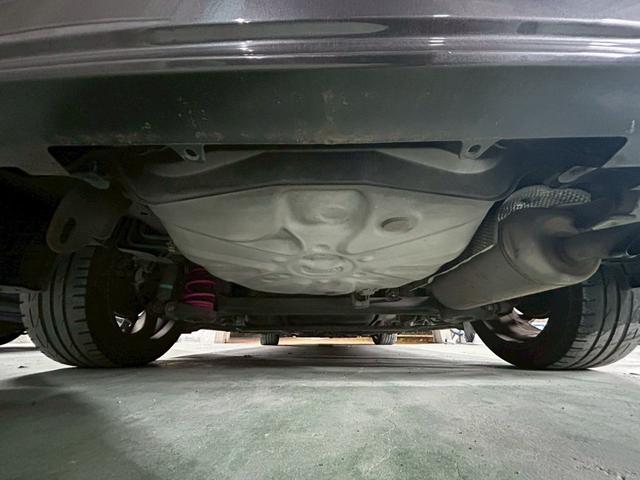 プリウス S LEDエディション 禁煙車・ユーザー買取・ナビ・バックカメラ・Bluetooth・ETC・白シート・ステアリングリモコン・プッシュスタート・社外アルミ18インチ・ダウンサス(28枚目)