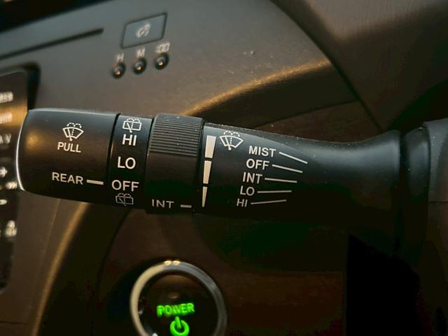 プリウス S LEDエディション 禁煙車・ユーザー買取・ナビ・バックカメラ・Bluetooth・ETC・白シート・ステアリングリモコン・プッシュスタート・社外アルミ18インチ・ダウンサス(37枚目)