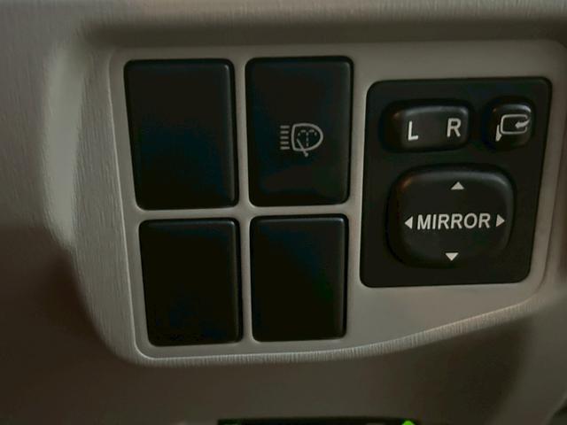 プリウス S LEDエディション 禁煙車・ユーザー買取・ナビ・バックカメラ・Bluetooth・ETC・白シート・ステアリングリモコン・プッシュスタート・社外アルミ18インチ・ダウンサス(43枚目)