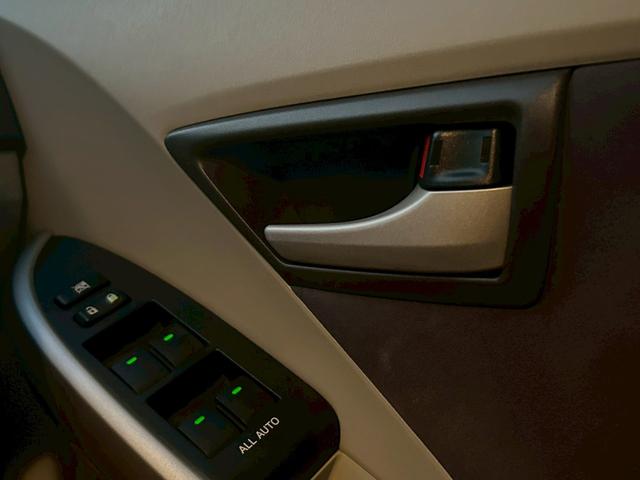プリウス S LEDエディション 禁煙車・ユーザー買取・ナビ・バックカメラ・Bluetooth・ETC・白シート・ステアリングリモコン・プッシュスタート・社外アルミ18インチ・ダウンサス(52枚目)