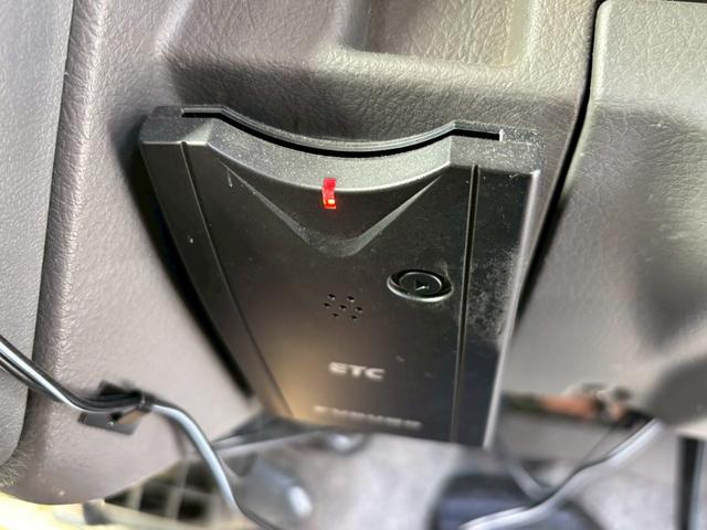 ジムニー ワイルドウインド　禁煙車・リフトアップ・社外サス・社外ショック・社外ラテラル・社外ロアアーム・社外マフラーＨＫＳ・社外前後バンパー・ナルディハンドル・インパネ木目使用・デジタルインナーミラー・ＥＴＣ・シートカバー・全塗（12枚目）