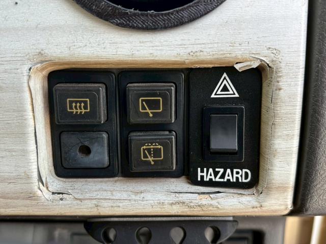 ジムニー ワイルドウインド　禁煙車・リフトアップ・社外サス・社外ショック・社外ラテラル・社外ロアアーム・社外マフラーＨＫＳ・社外前後バンパー・ナルディハンドル・インパネ木目使用・デジタルインナーミラー・ＥＴＣ・シートカバー・全塗（50枚目）