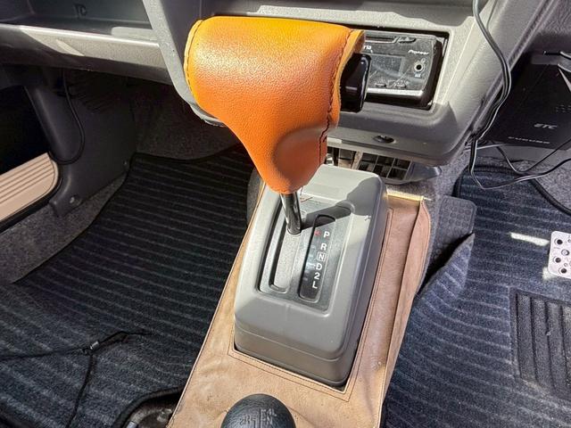 ジムニー ワイルドウインド　禁煙車・リフトアップ・社外サス・社外ショック・社外ラテラル・社外ロアアーム・社外マフラーＨＫＳ・社外前後バンパー・ナルディハンドル・インパネ木目使用・デジタルインナーミラー・ＥＴＣ・シートカバー・全塗（52枚目）